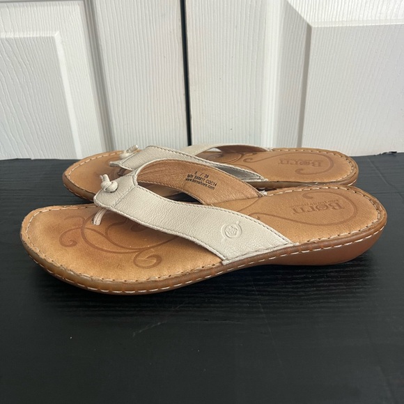 BORN Flat Thong Sandals Off White Leather - Picture 2 of 9